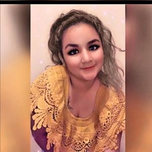 Meet your Posher, Daniela